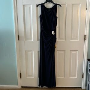 NEW PRICE DROP!!🌸🌸🌸🌸🌸 A midnight blue SZ 16 Ralph Lauren Evening gown.